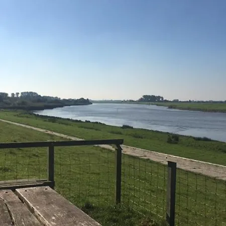 Faehrhaus Mitling Mark Мини-отель