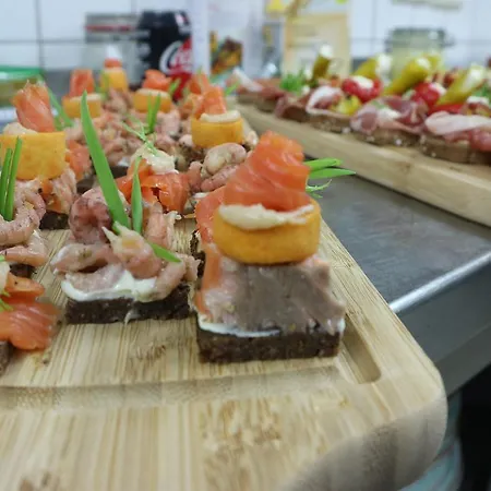 Faehrhaus Mitling Mark Мини-отель Westoverledingen